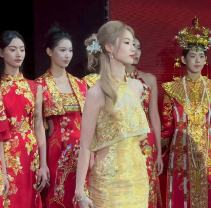 一个徐艺洋一个徐璐，都好惊艳好漂亮，气质绝了， 这不得把黄子韬迷的神魂颠倒。