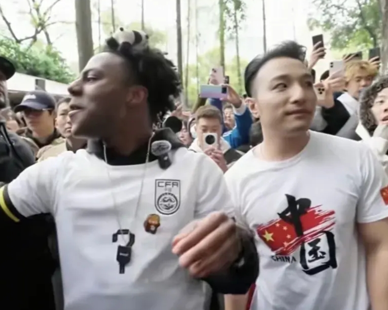 我朋友之前非常讨厌田一名，觉得他油腻土味，但今天发现不对劲了，就因为田一名和甲亢