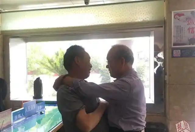 1988年，一男子出于义气，借5万元给朋友去做生意，没想到朋友做生意把钱赔光了，