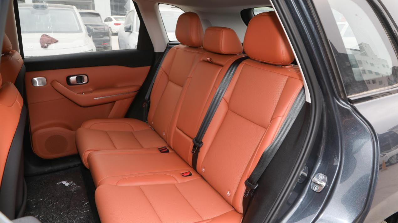 蹲了1周4S店，试了300公里，零跑C10到底有没有传说中的那么香？