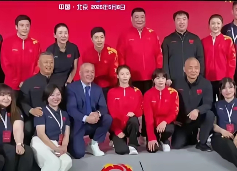 李宁官方旗舰店直播间像捅了马蜂窝，全都是为婵宝鸣不平的，已经彻底沦陷了，公屏上相