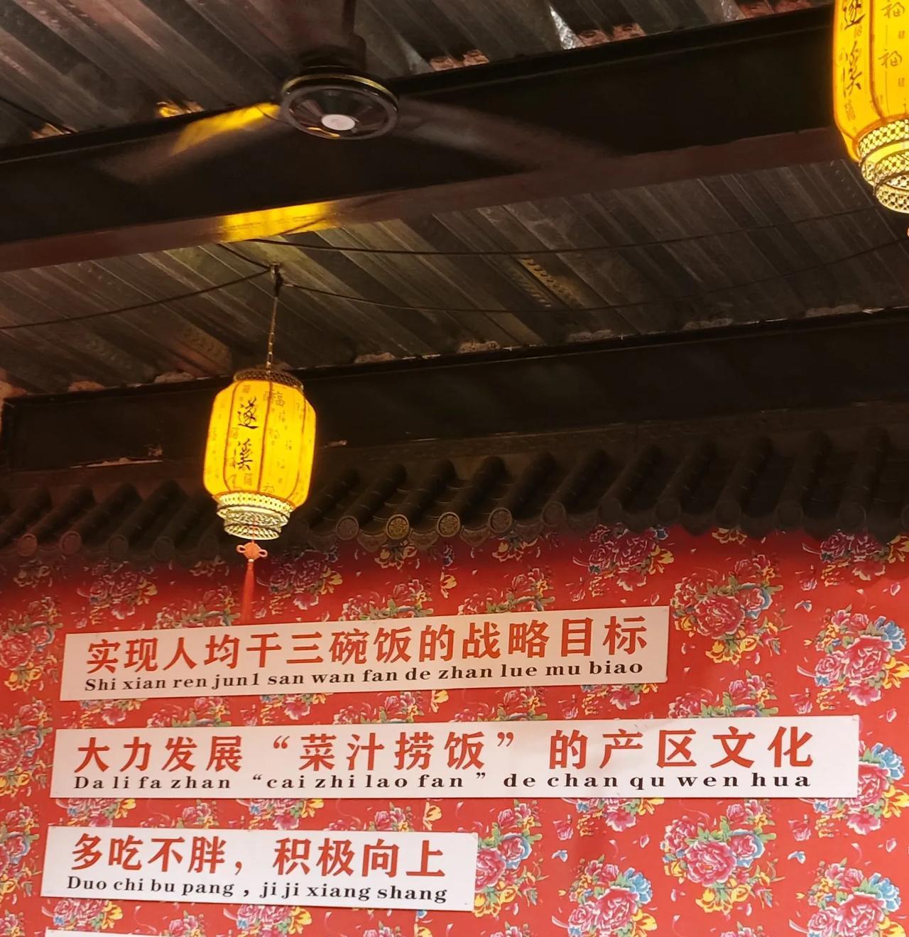 湖南的辣是香辣，相对来说是最容易被接受的。
江西的辣是干辣，相对来说是最难以被接