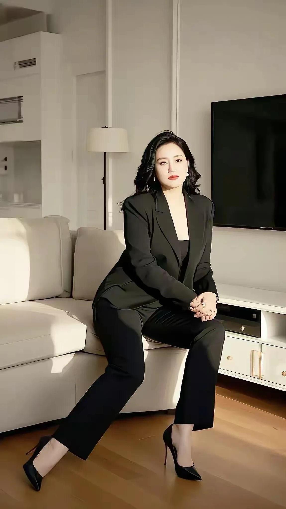 婚姻中要懂得反抗，否则就跟待宰的羔羊没啥两样，日子全是憋屈和无奈！
现实生活中，
