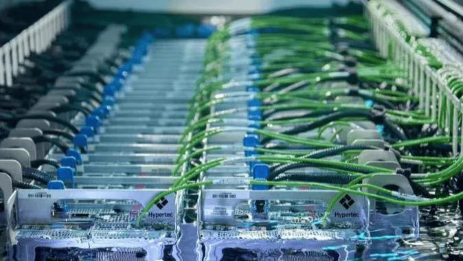 法国巴黎的新 AI Green Bytes 数据中心将使用 Oleon的植物基浸入式冷却液