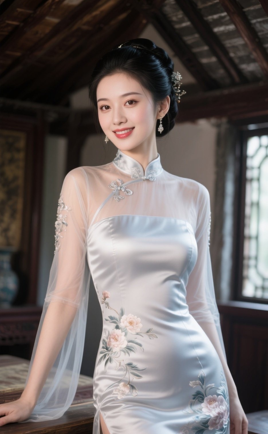 温婉少妇旗袍雅 执扇低眉似画中