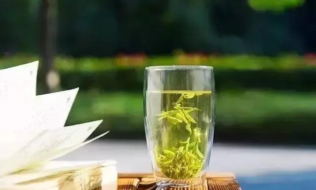 #你对现在的自己有什么要求吗#一是要做到慎独！二是要做到宠辱不惊！生活不易，总会