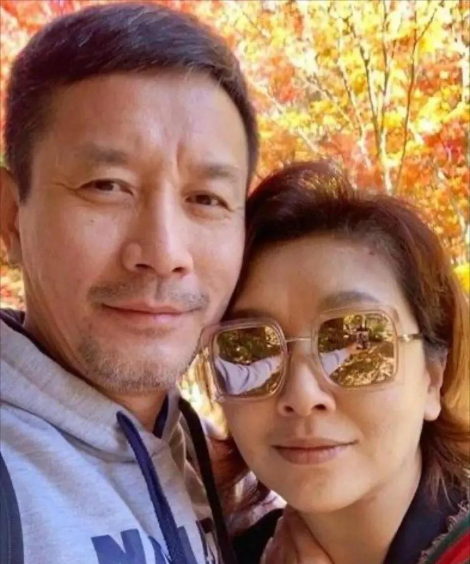 一向偏爱帅哥的江珊，在遇见田小洁后，审美发生了变化。
历经千帆后，江珊喜欢平淡的