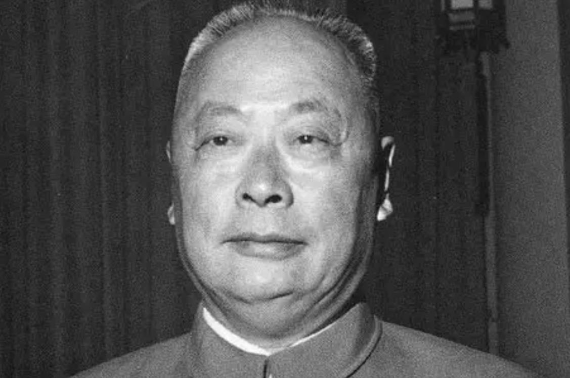1937年4月，陈毅被叛徒陈宏诱骗下山，陈毅下山后因口渴，向一位正在洗衣服的少妇