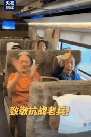 “上央视新闻了！”男子在高铁上睡着了，突然响起一则紧急广播，男子本来很烦，可当听