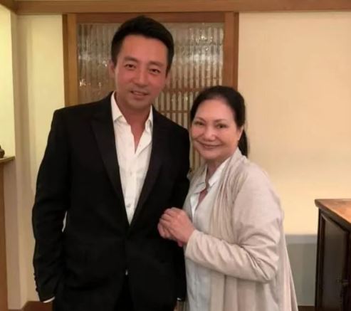 本以为大S已下葬，他们家的事就完了，没想到S妈还有话要说！
3月15日，大S顺利