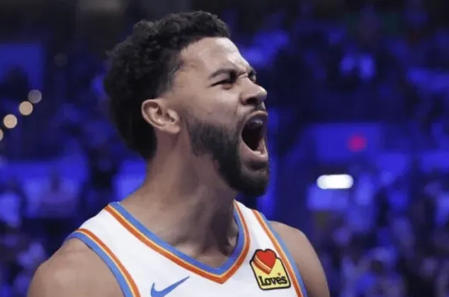 NBA常规赛，雷霆客场114-100战胜灰熊。
赛后，雷霆球员阿杰伊-米切尔接受