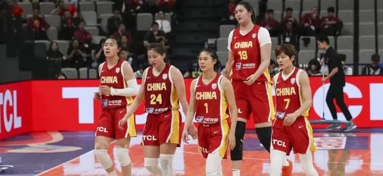 中国女篮101:66韩国女篮，夺得亚洲杯第三名，中国女篮球员打分评价如下:
1