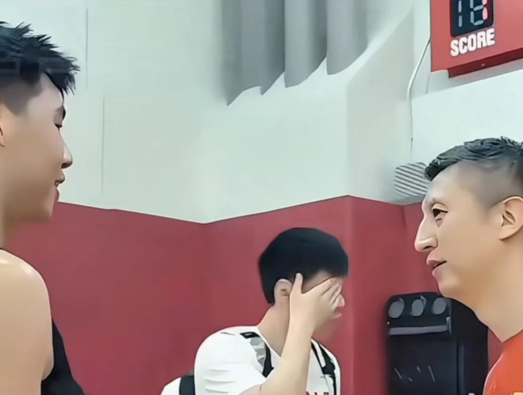国家男篮程帅澎被伯乐郭士强启用，打完亚洲杯比赛，身价暴涨。
目前程帅澎和浙江潮州