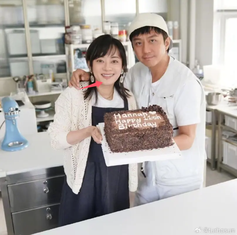 孙俪多年的唇下痣没了，整张脸看起来更加完美和高级了！


