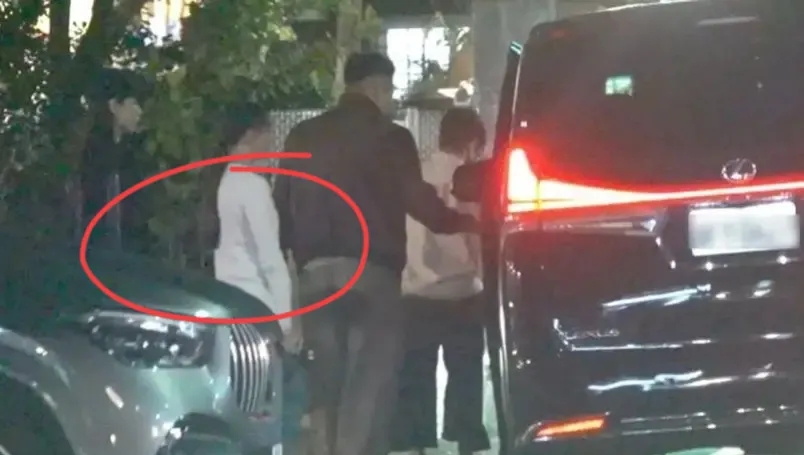 外面吹的天花乱坠，后妈也比不了亲爸！汪小菲带女儿吃1000块的大餐后，小玥儿紧紧
