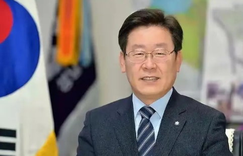 韩国总统李在明这时候对尹锡悦的调查案件仍然保持高压的状态，并没有手软过。这时候，