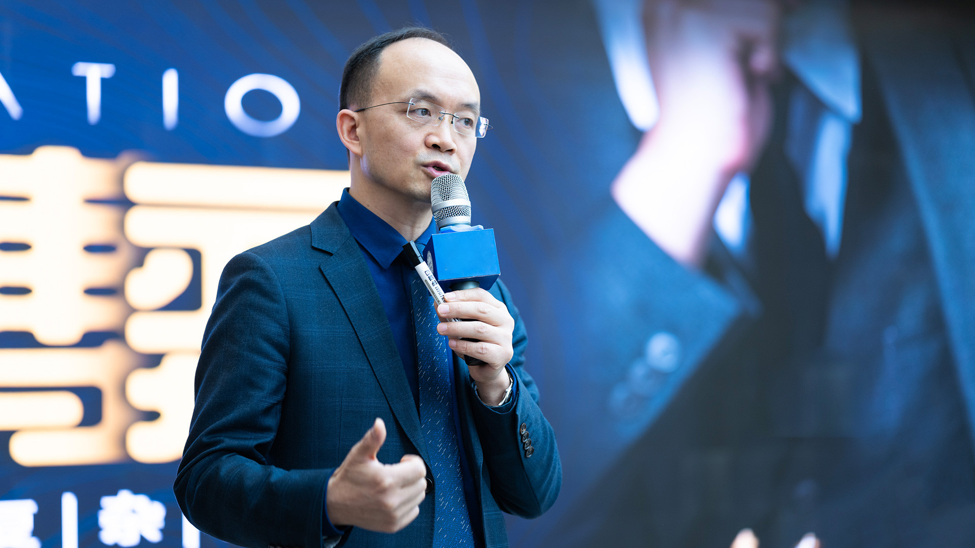 感情里别“自杀式推进”！李力刚谈判思维教你稳扎稳打