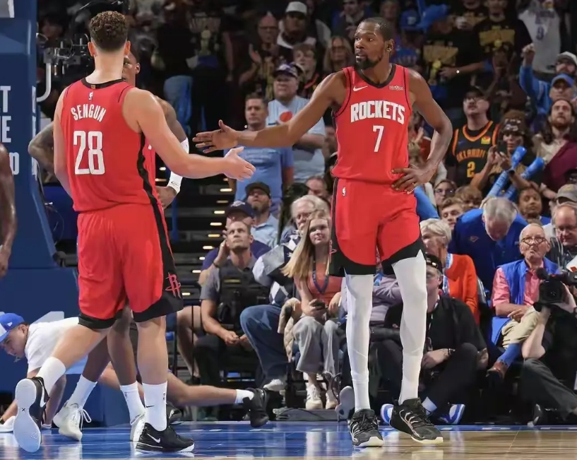 火箭拿什么射日？
火箭败给独行侠后，休战一天，将挑战太阳，杜兰特，狄龙将面对老东