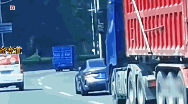 “必须严惩！”近日，广东东莞，一辆小车车主因为路怒症发作，结果竟然不断别停一辆大
