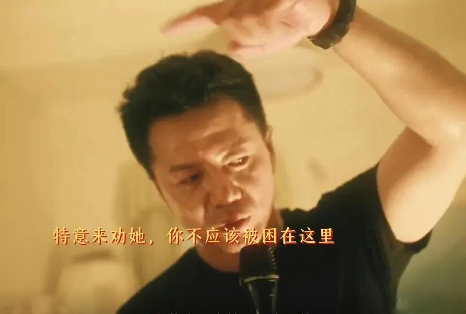 《扫黑风暴》这剧太颠了，辉所已经成植物人了，他俩却在辉所的病床前又唱又跳，这是打