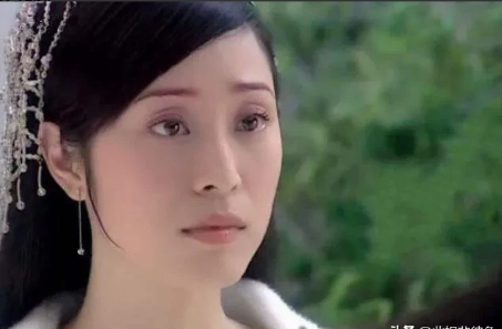 2003年，陈法蓉在拍《水月洞天》时，与杨俊毅因戏生情，相恋4年后分手，没想到陈