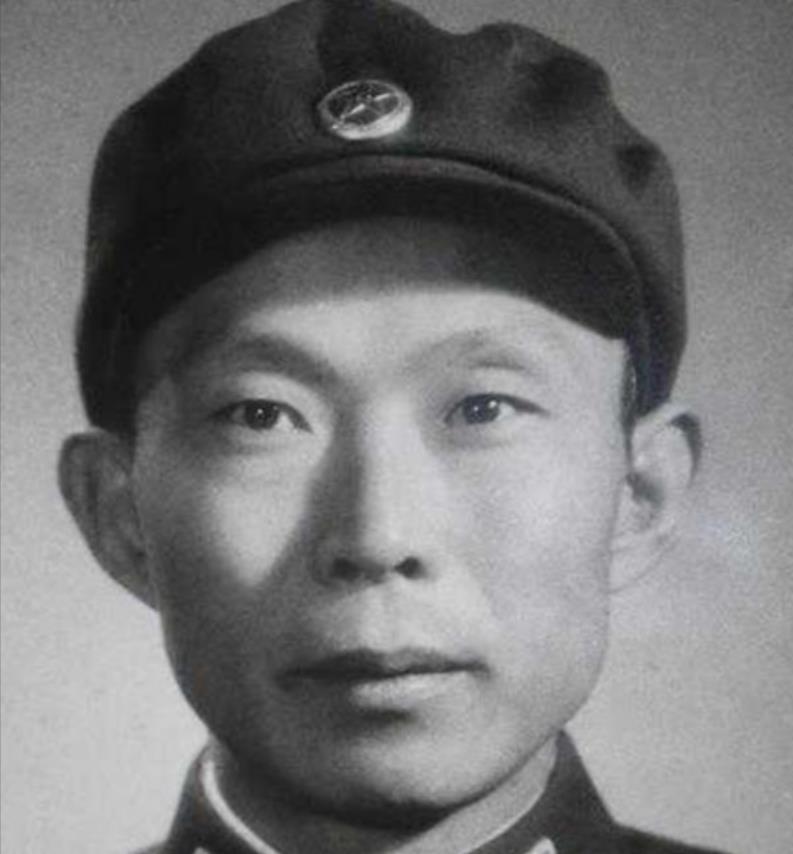 1976年10月，胡炜被撤销一切职务，接受隔离审查。此前他担任解放军副总参谋长、