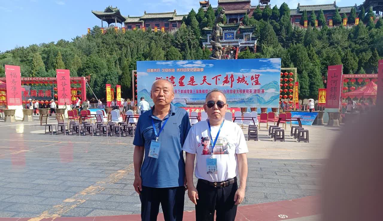 业余棋手通过象棋比赛挣钱太难了！
      很多时候，大多数的业余棋手参加比