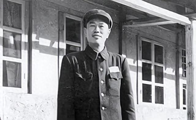 邓华找西南局书记提出调离四川，被劝说：这样不妥，首长会更难受
“李书记，我想离开