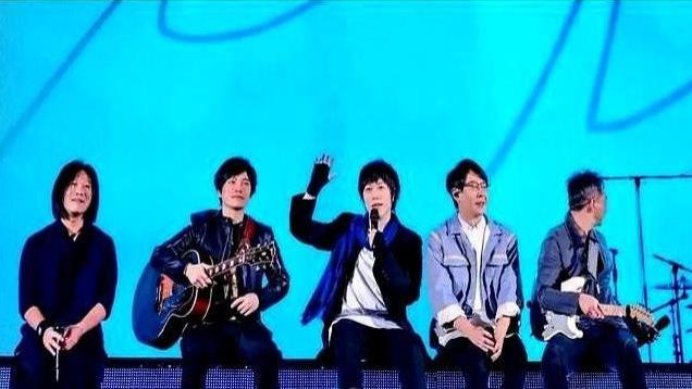 爱国姿势大赏：立场不坚定，偶像滤镜碎成渣！