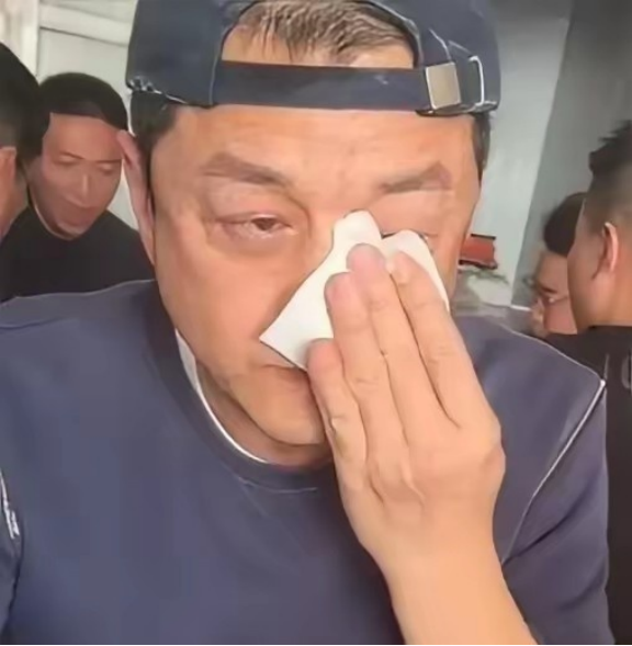 李亚鹏说

我家里有块太湖石，价值20亿，拿出来随随便便卖3亿。你们都说我做生意