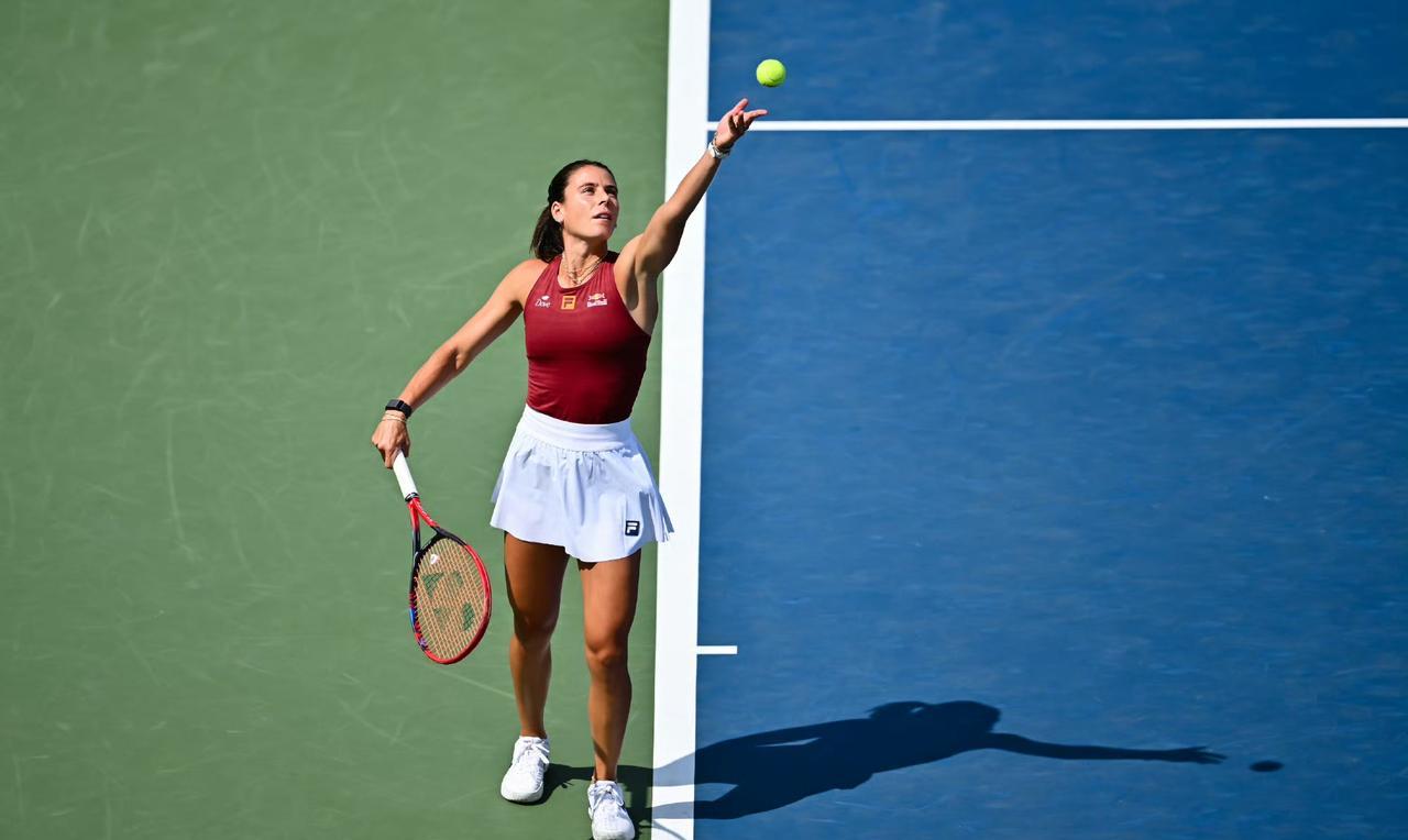 WTA1000蒙特利尔站次轮，8号种子纳瓦罗6-1 /6-2横扫本土外卡马里诺
