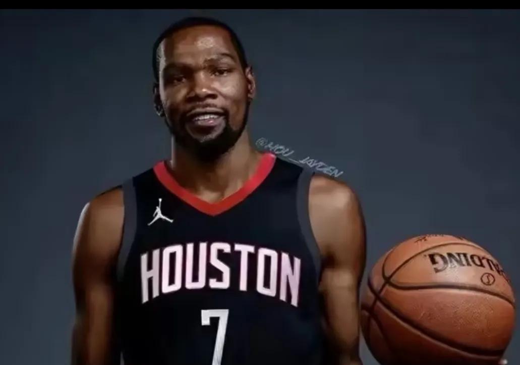NBA重磅交易，火箭队疯了！
据名记Shams报道，太阳将杜兰特交易至火箭，换来