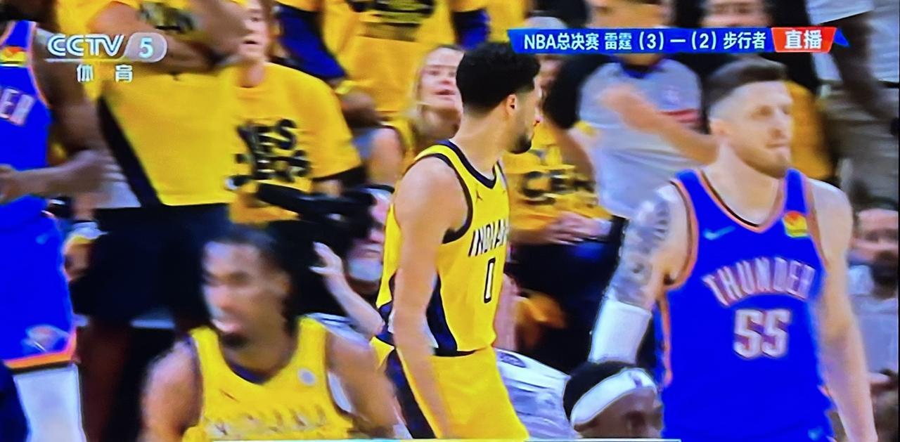 被大多数人不看好的步行者主场VS雷霆的NBA总决赛G6已经开打了。
说不被看好是