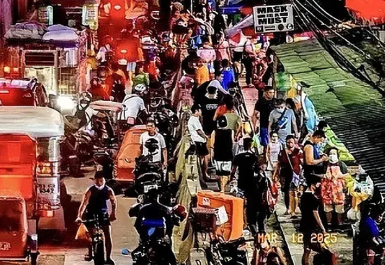 突发新闻！昨晚，多个城市的民众突然掀起大规模骚乱，纷纷表达对前总统杜特尔特的坚定