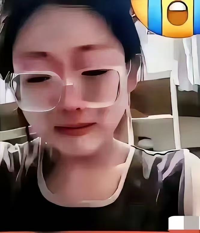 大学女生哭诉，父母一个月只给1500的生活费，根本不够。而她晒出的生活费清单，让