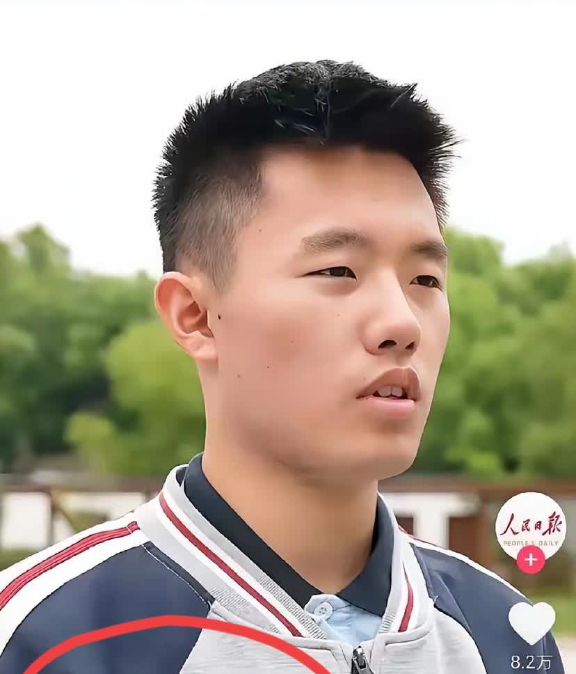 这就是前几天被人民日报报道的高中生！
​高二学生骆易下晚自习骑车回家，撞见一名