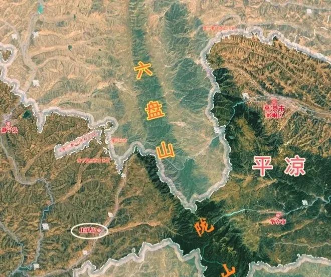 周人将西戎各部落取名为姜戎、申戎、狄戎等，在戎字前加上姓。唯独犬戎，戎字前面加犬