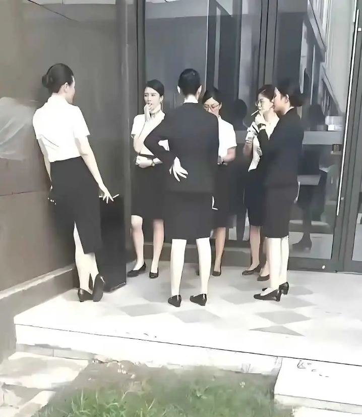 社会人儿哪有不抽烟的？