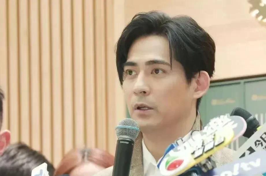 周渝民被问到大S离世后他的感受时，他的回答属于教科书级别的。
周渝民说，他有自己