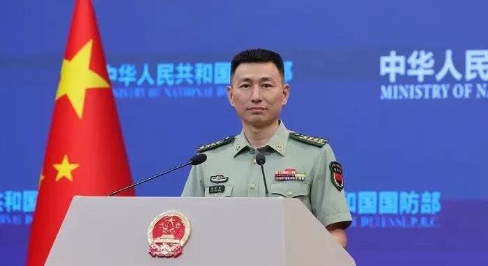 中国该清理，
并依法收回菲律宾侵占中国南沙群岛的       
马欢岛，
