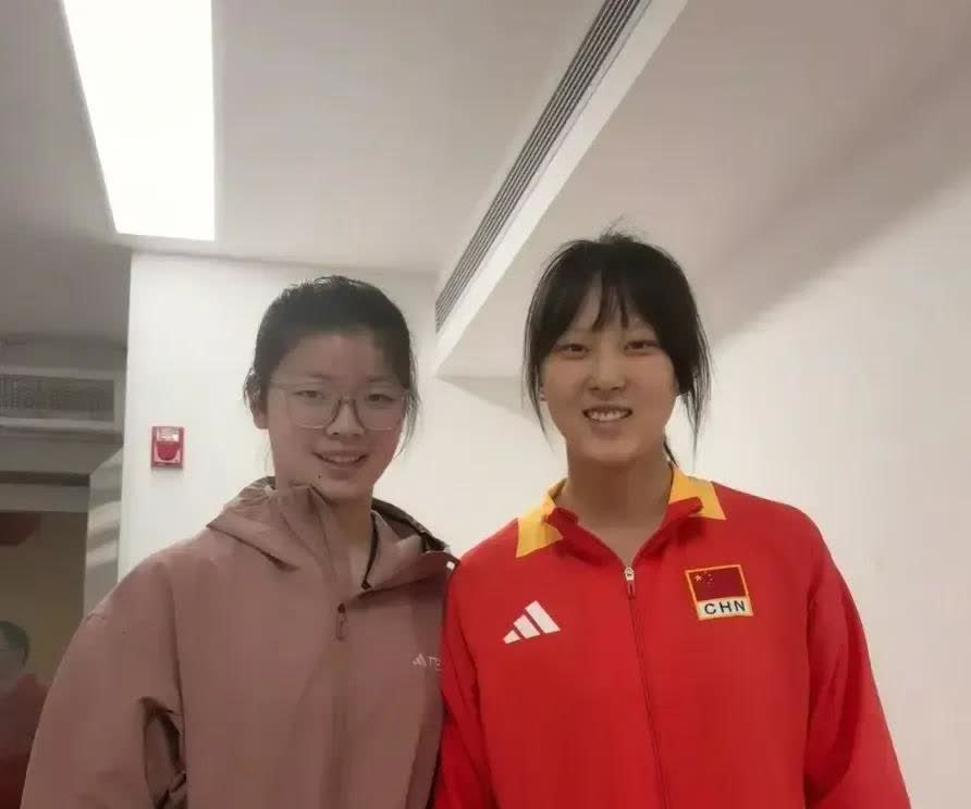 为了备战全运会青年组比赛，江苏U18女排终于凑齐充足的人员进行分组对抗了！
随