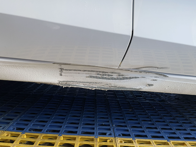 威朗磕到了自己喷可以吗
请问各位大佬这个位置必须要掰正吗，自己搞可以不？？有没有