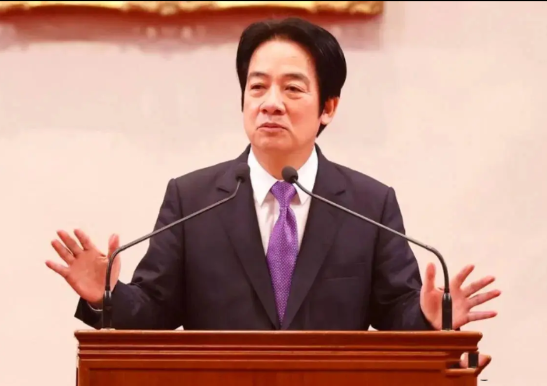 解放台湾其实很简单。
不需要派大军上去，直接就对民进党党首进行斩首

如果我们能