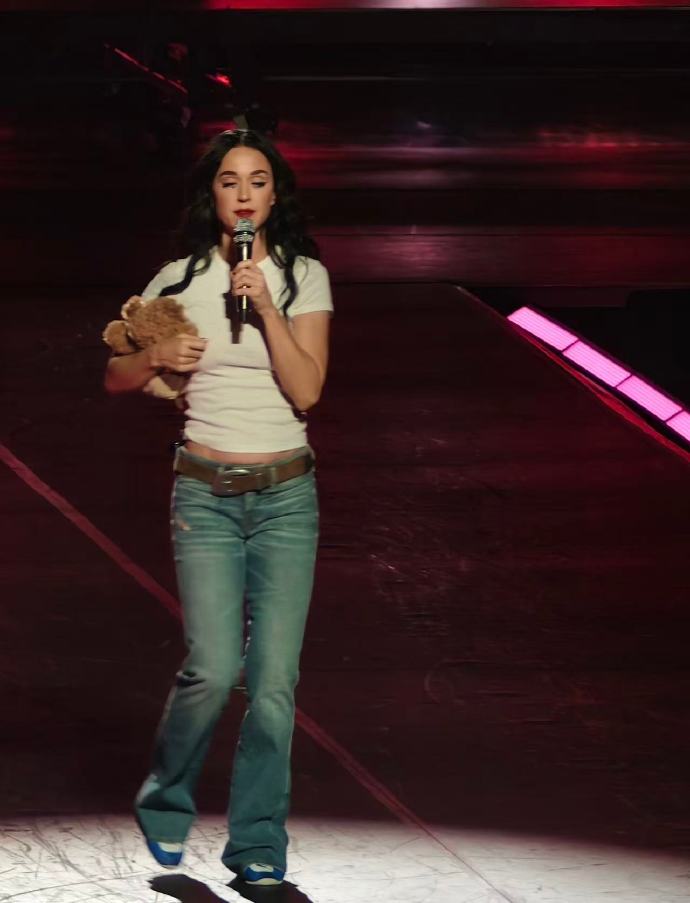 谁能懂水果姐是真的好爱中国粉丝啊
原本只是主动学习自己的中文名字，结果被粉丝反向