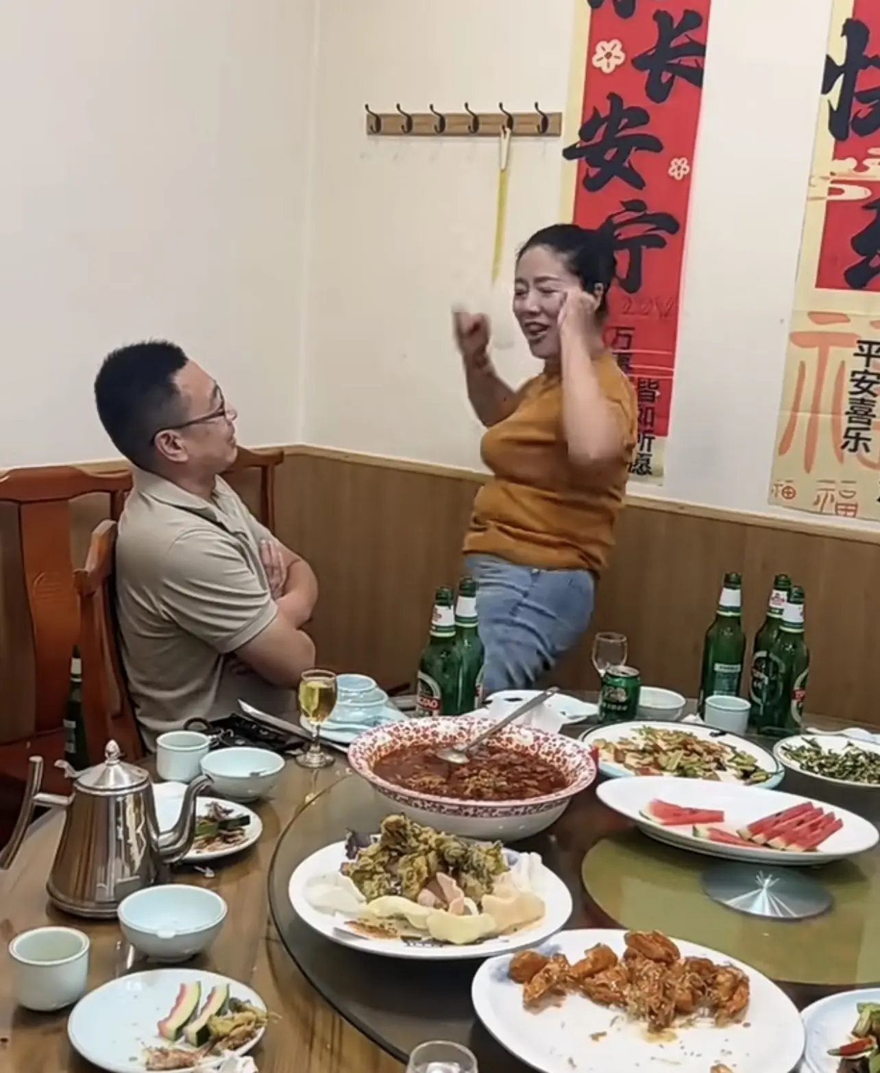 同学聚会，非要给老同学跳一个
