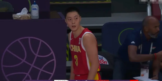 中国男篮当家后卫胡明轩真是彻底的杀疯了！在今天进行的中国男篮和印度男篮的亚洲杯小