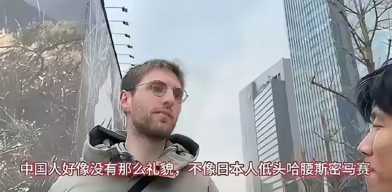 有美国网友说，中国人没有韩国和日本彬彬有礼，他说到日本旅游的时候，日本人看见他都