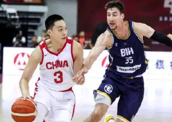 北京时间7月29日19：30，中国男篮和波黑男篮迎来第二场热身赛，昨天的比赛中国