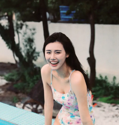 刘湘晒泳衣写真 泳坛女神身材与颜值并存