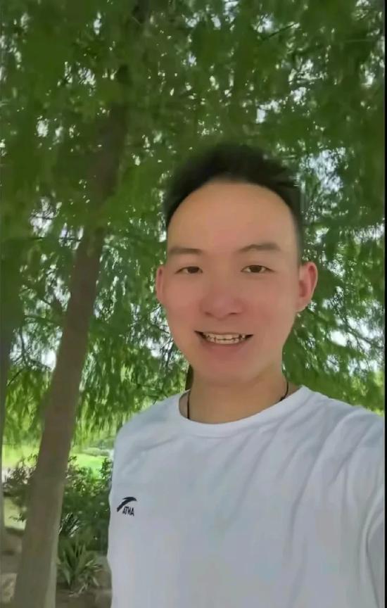 评论区又有人给介绍对象了，粉丝们是真喜欢谢浩男啊，短短11秒的视频，五个小时点赞